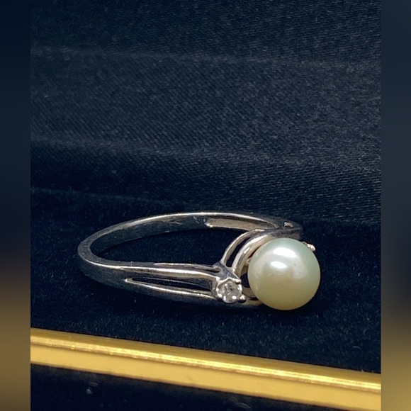 Pearl & Silver Ring With Two Stones - Picture 16 of 16